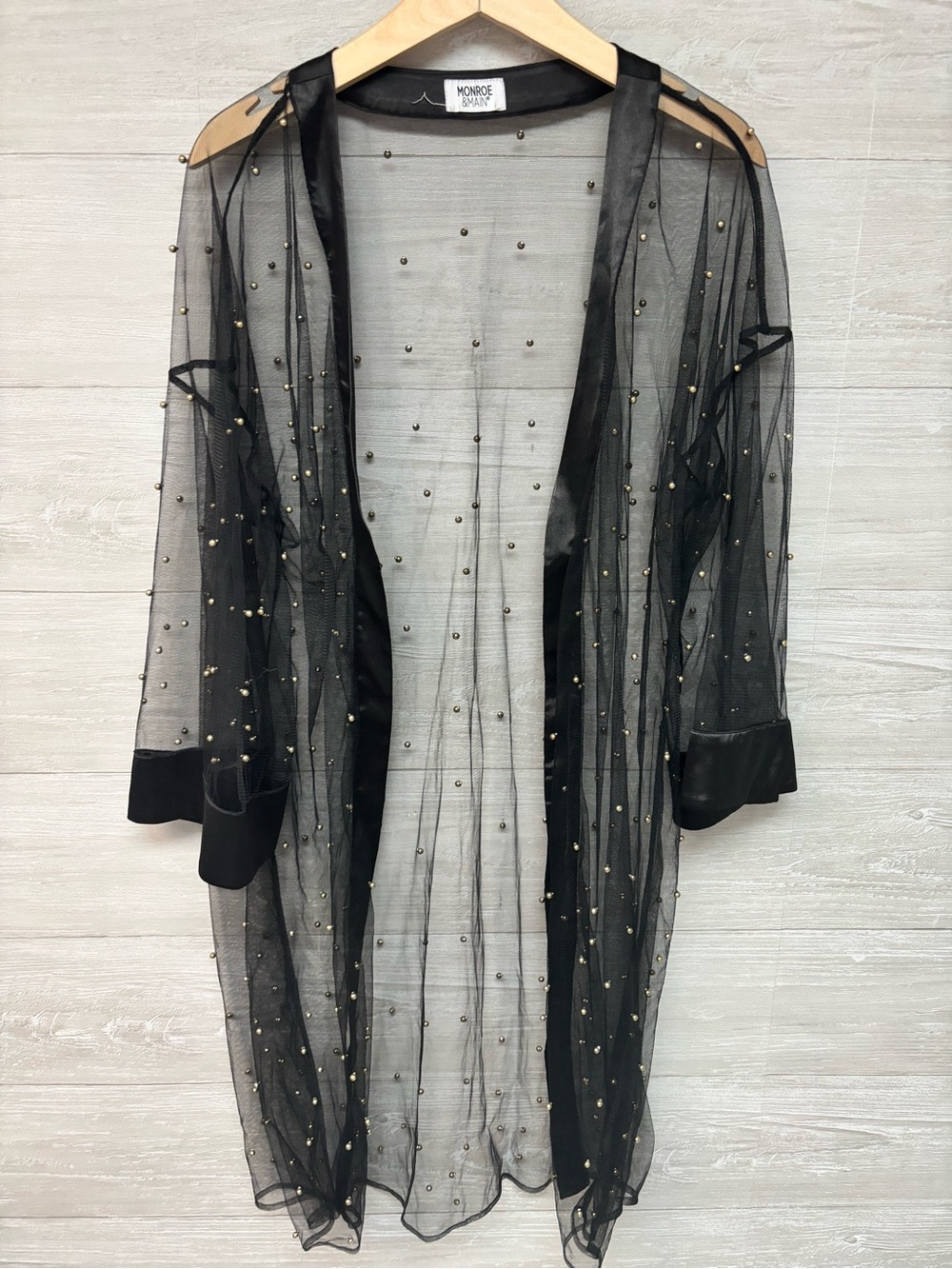 * | Monroe & Main | sheet open front cover up. One size.